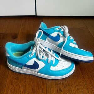 Nike Kids Air Force 1 - Blue and White Basketball Sneakers